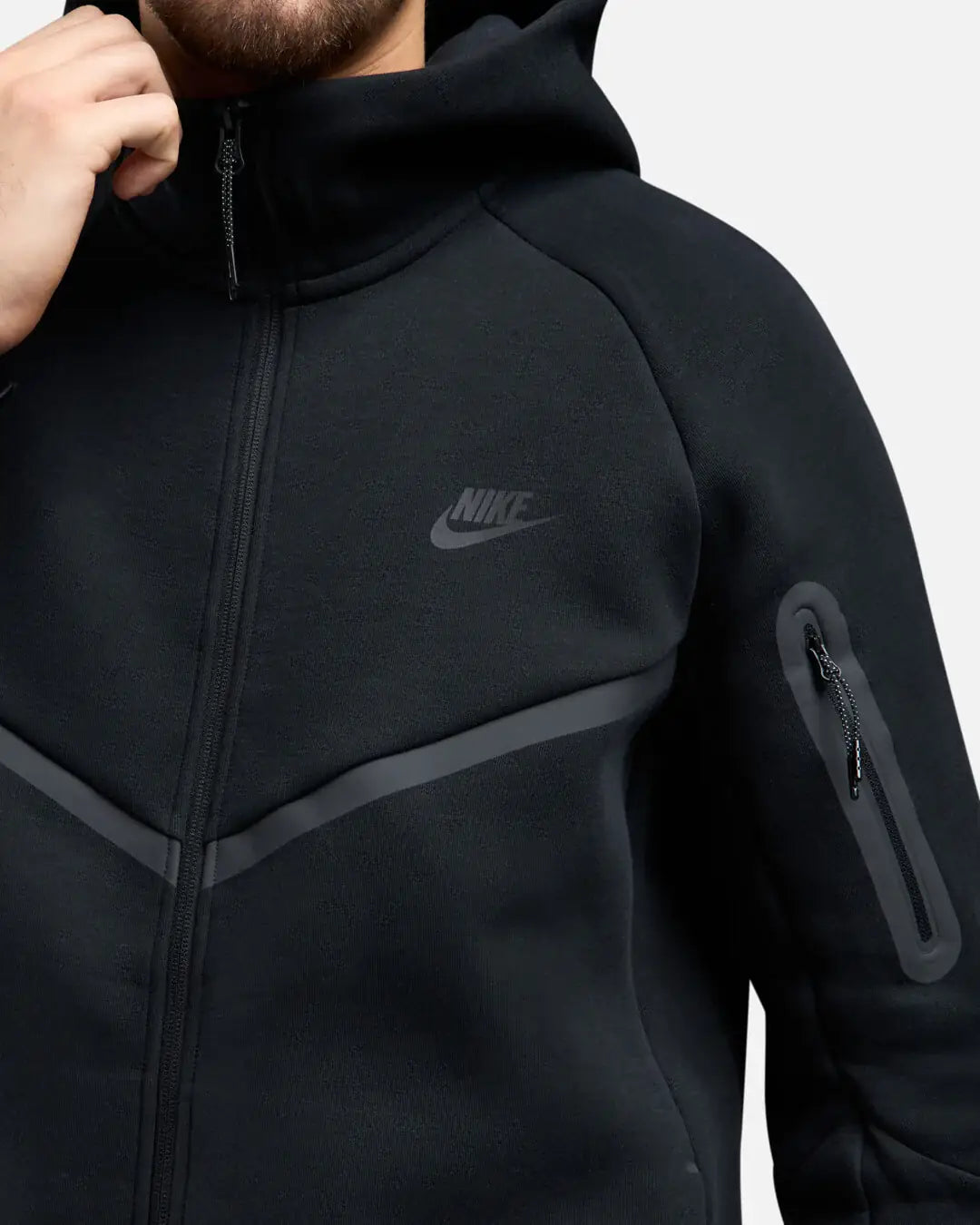 Black Nike Techfleece vendor